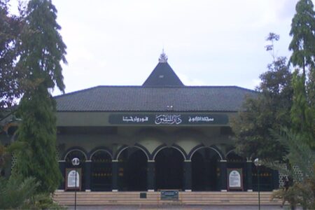 Cuaca Purworejo Hari Ini: Mendung Jelang Jumatan, Bawa Payung