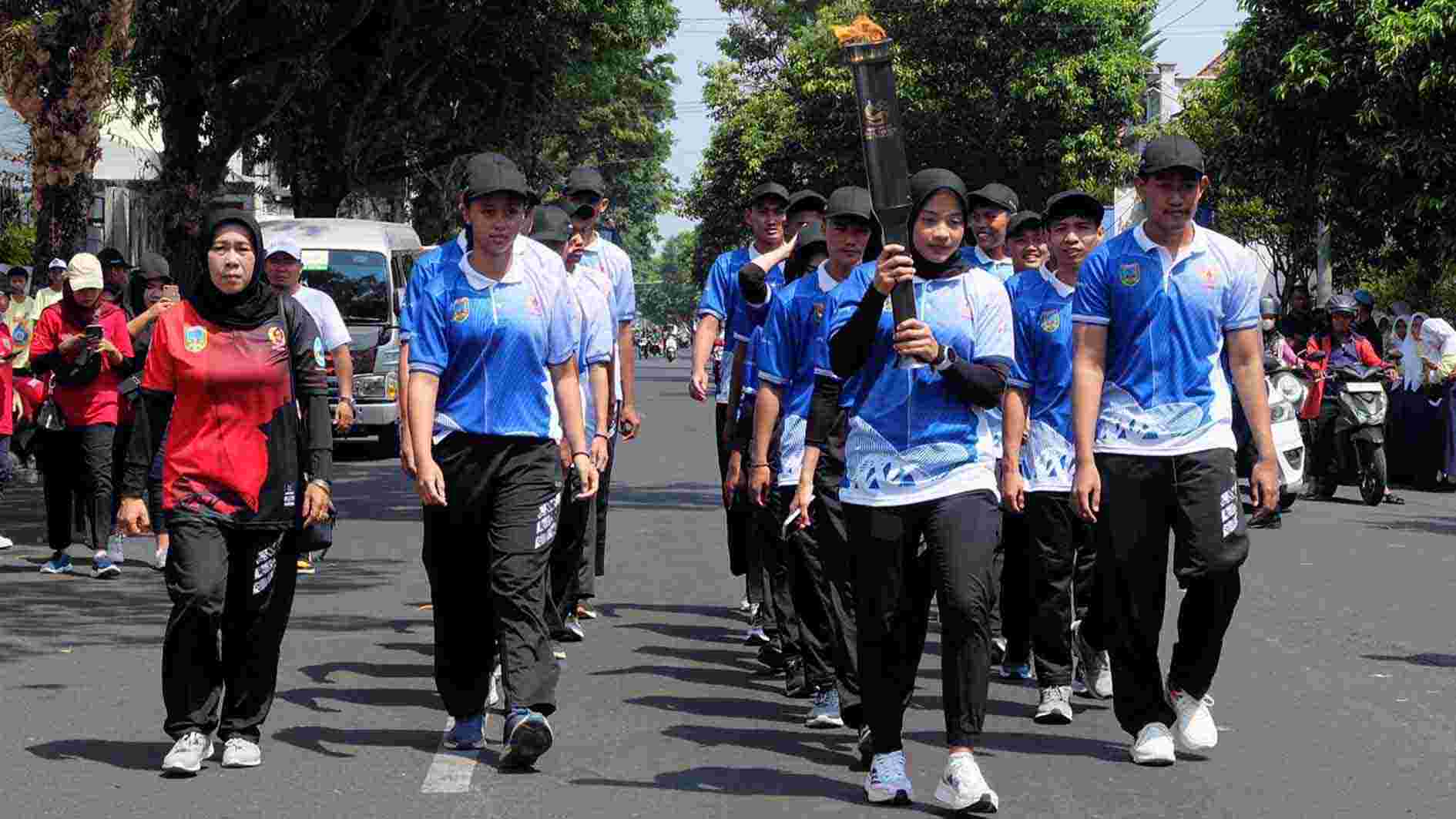 Tak Ikut Porprov, Pesilat Kudus Ini Bangga Jadi Pembawa Obor