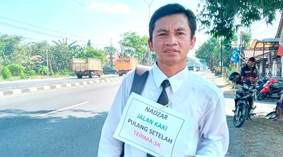 Diangkat Sebagai PPPK, Guru Ini Jalan Kaki dari Sekolah ke Rumah