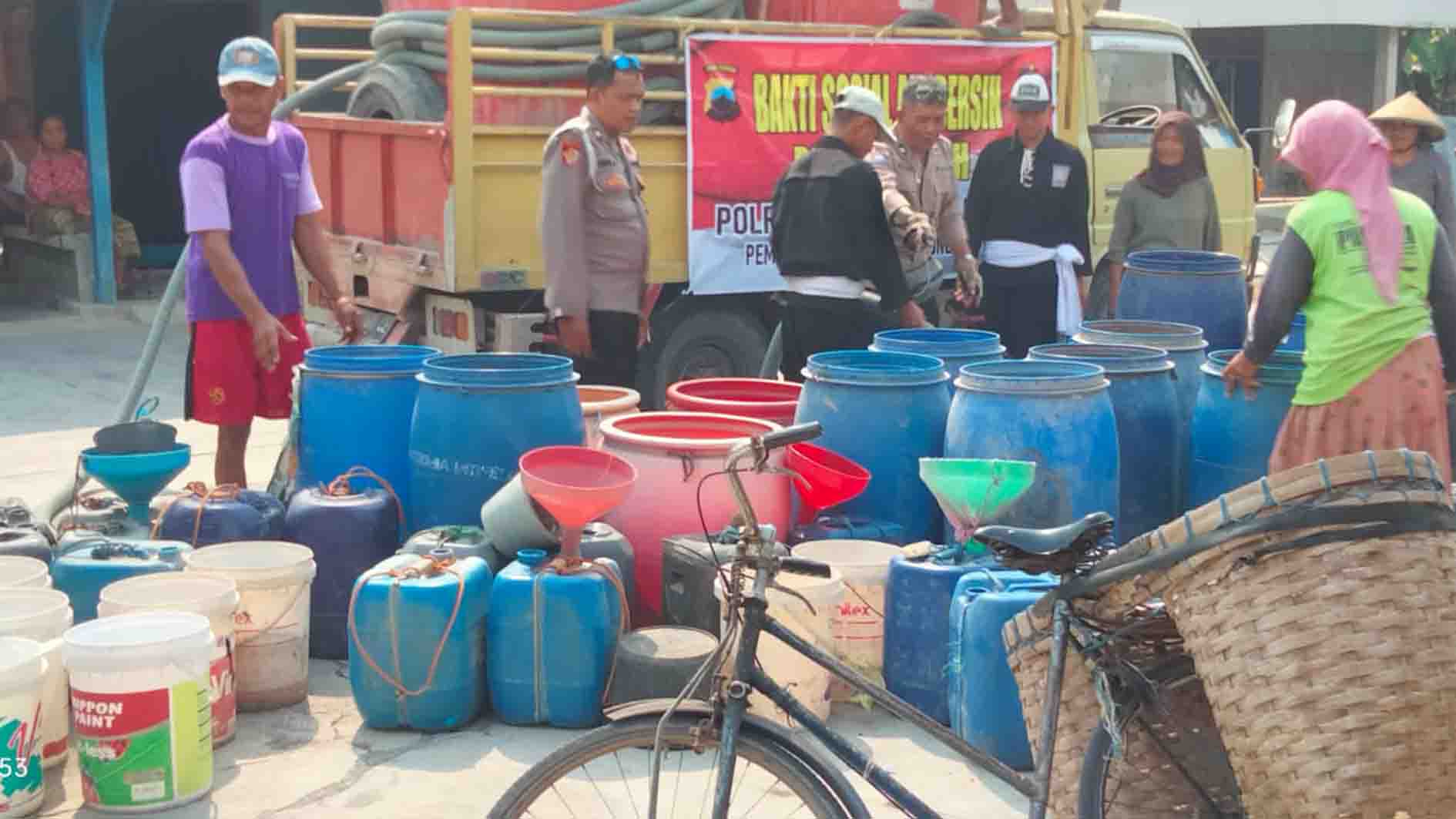 Dua Bulan Kekeringan, Warga Tunggak Grobogan Dapat Bantuan Air