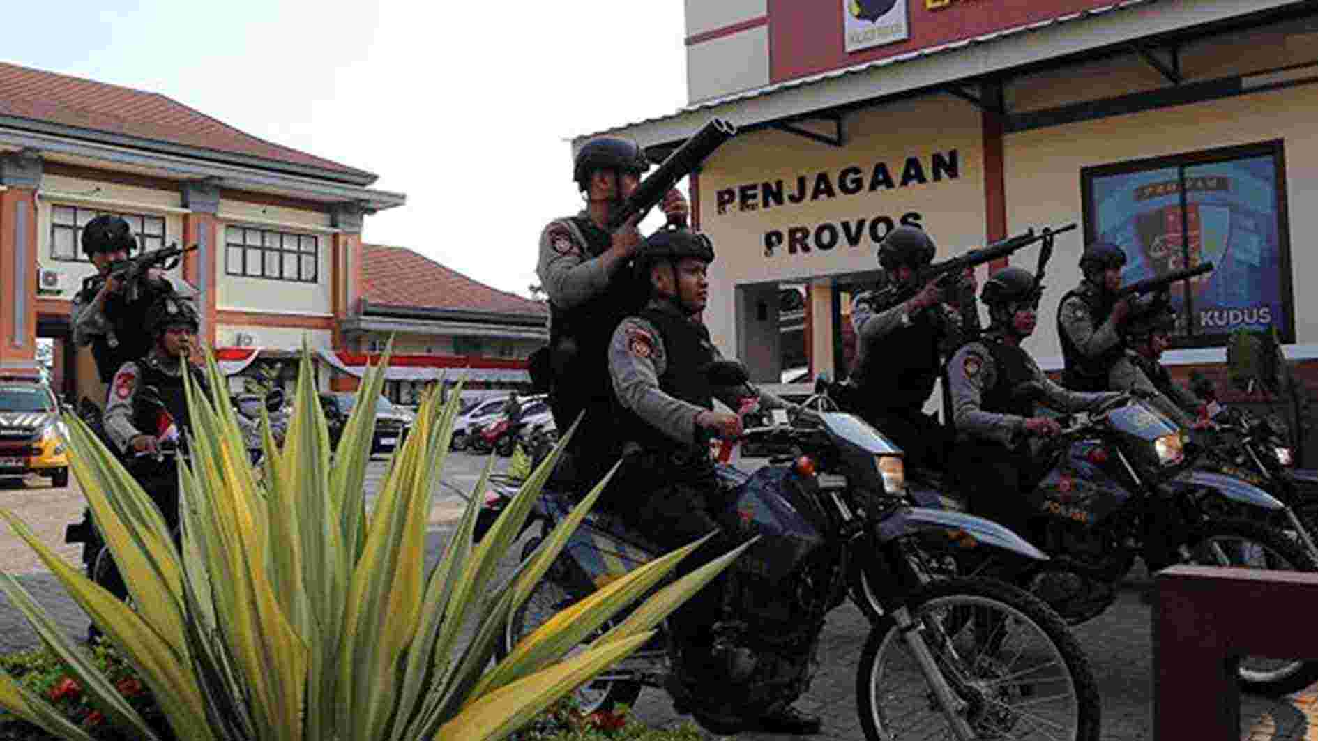 Mapolres Kudus Dijaga Ketat Personel Bersenjata Api, Ada Apa?