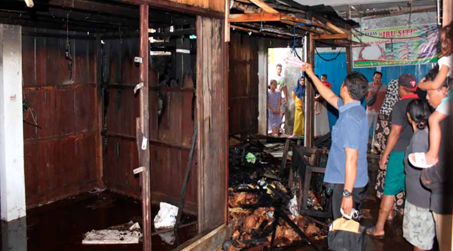 Tiga Kios di Pasar Kronggen Grobogan Terbakar, Pedagang Merugi