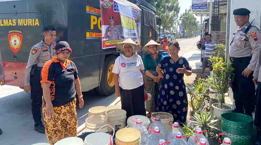 Atasi Kekeringan di Kudus, Polres Kerahkan Water Canon