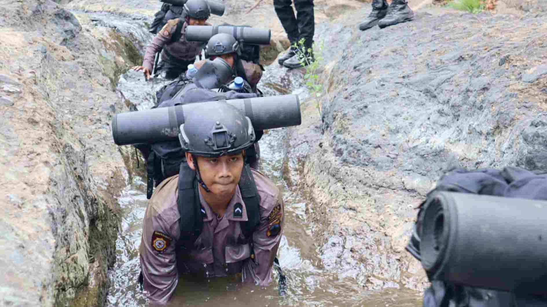 Tujuh Bintara Remaja Polres Kudus Rampung Tradisi Pembaretan