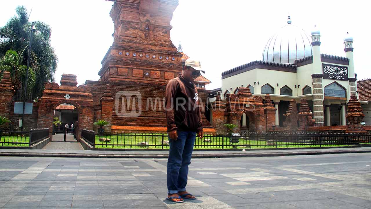 Warga di Kudus Buktikan Hari Tanpa Bayangan, Begini Hasilnya