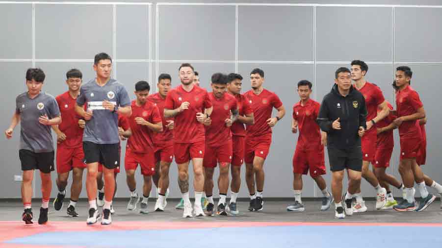 Hujan Lebat, Timnas Indonesia Batal Jajal Lapangan