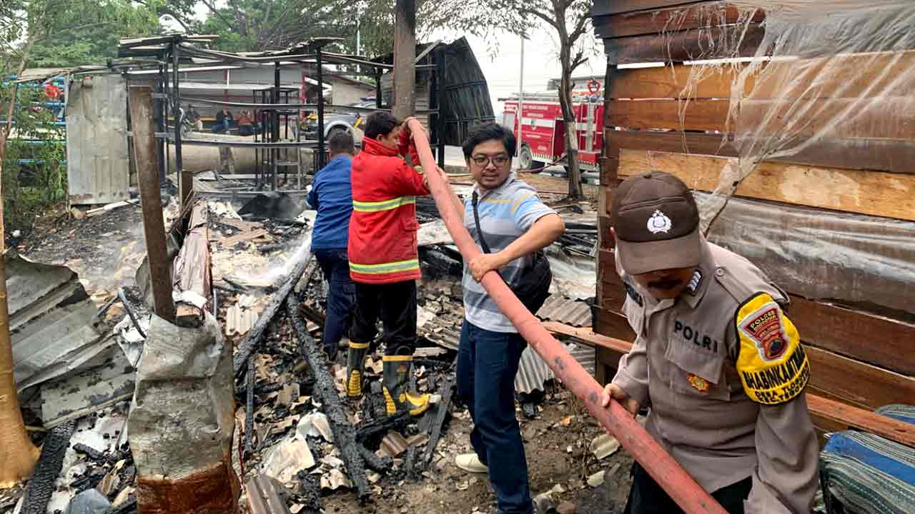 Dua Warung dan Kios Permak Pakaian di Grobogan Kebakaran