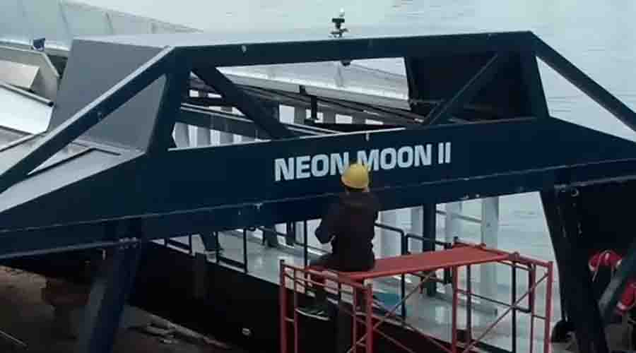 Coldplay Bantu Kapal Pembersih Sampah Bersihkan Sungai Cisadane