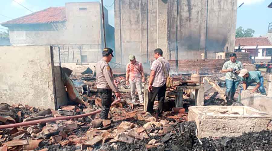 Ditinggal ke Masjid, Dua Rumah di Grobogan Ludes Terbakar