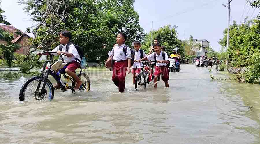 Banjir Rendam Jalan Truko-Penawangan Grobogan