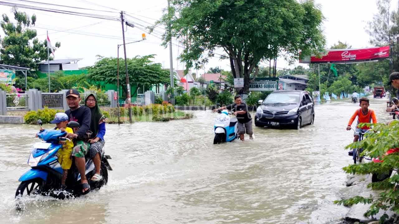 Jalan Gubug-Salatiga Tergenang Banjir, Sejumlah Motor Mogok