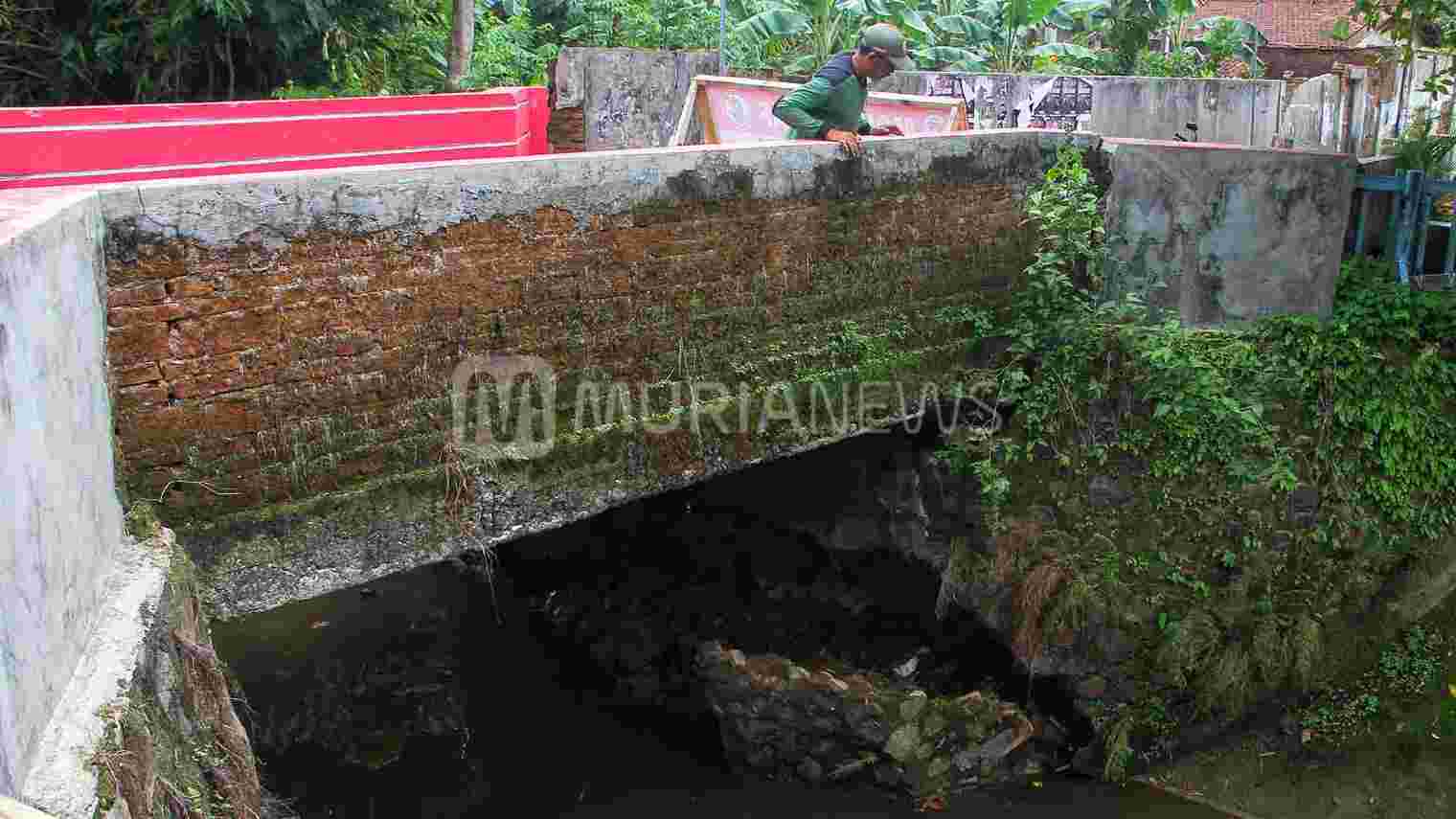 Kaki Jembatan di Gamong Kudus Roboh, Akses Roda Empat Ditutup