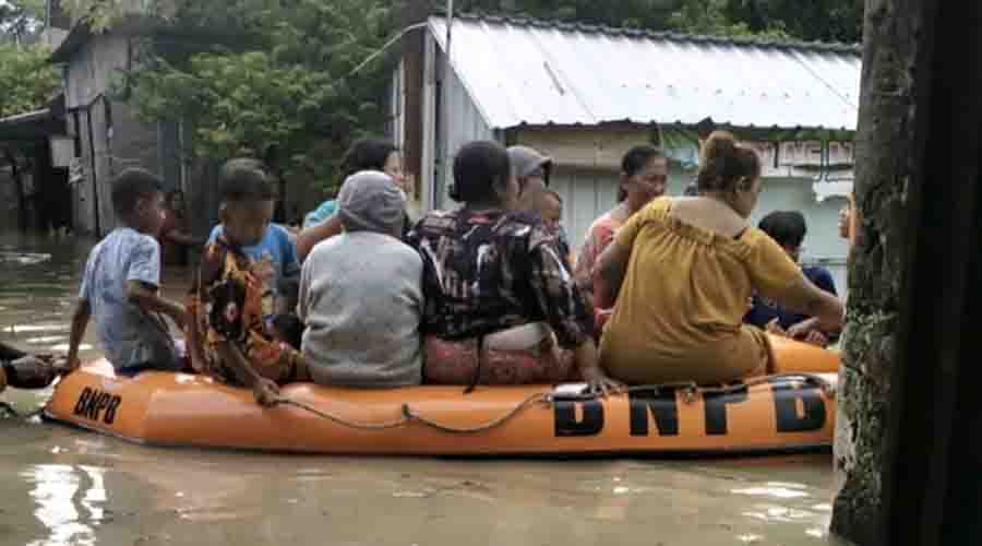 Banjir Grobogan: Air Tak Kunjung Surut, Warga Mulai Mengungsi
