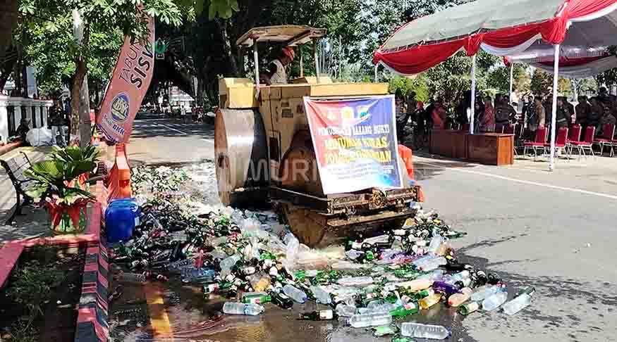 Pemusnahan Miras di Grobogan: 4.037 Botol dan 5 Jeriken Dilindas