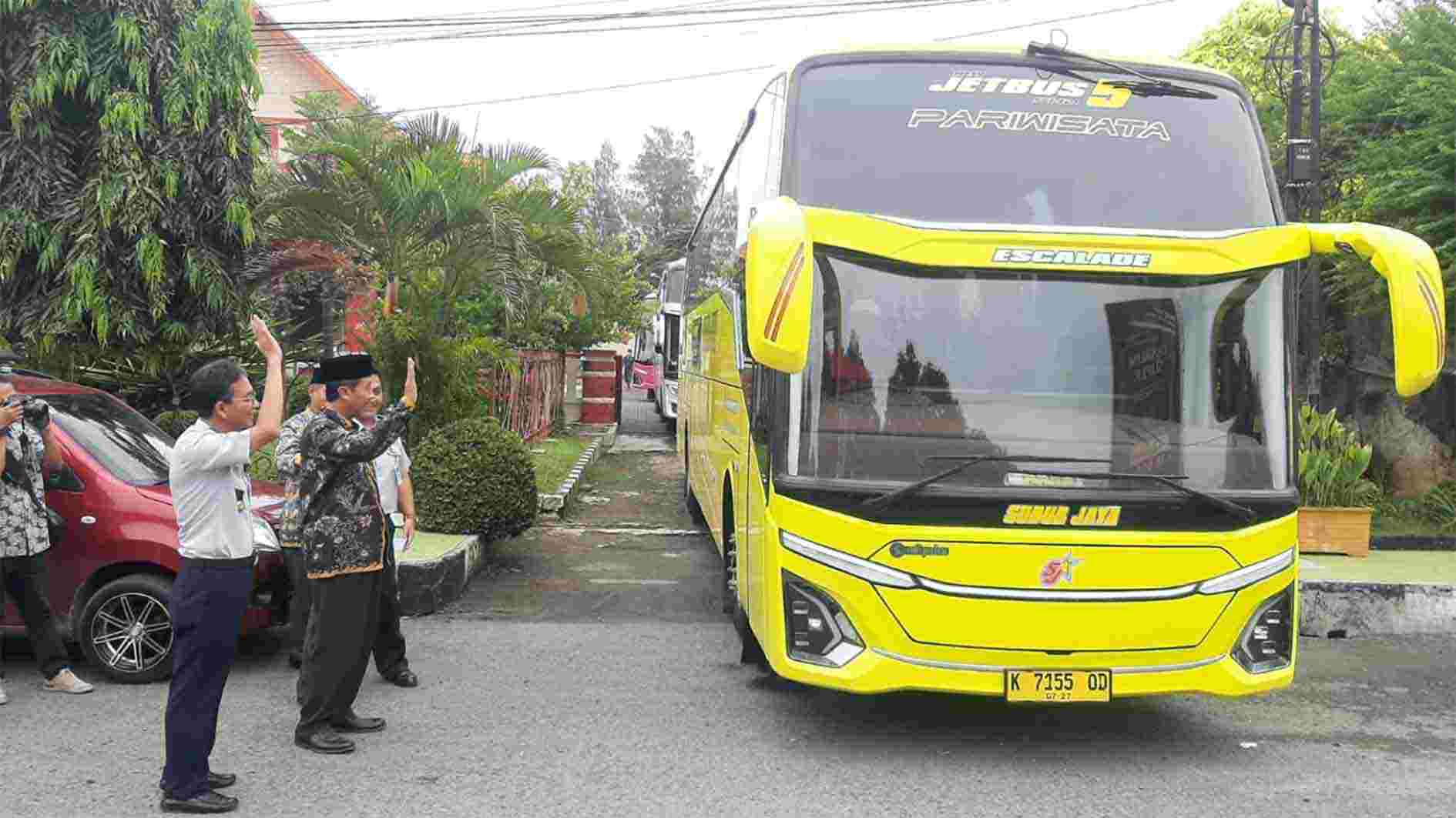 Bupati Rembang Berangkatkan Bus Penjemput Pemudik di Jakarta