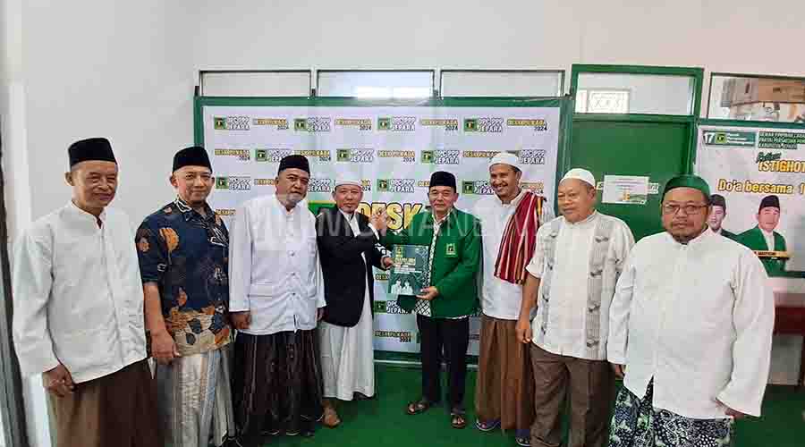 Pengasuh Ponpes Al Husna Mayong Nyabup Jepara