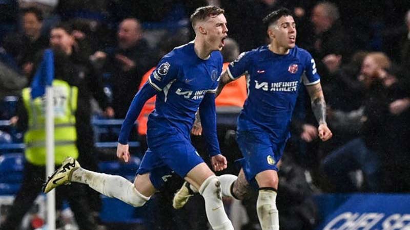 Chelsea Bikin Hotspur Tercecer di Empat Besar