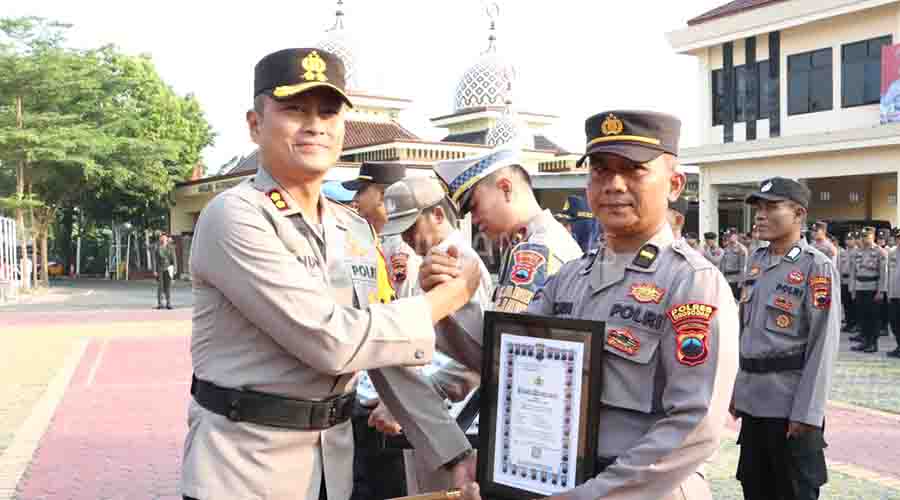 Personel Polres Grobogan Diguyur Berbagai Penghargaan