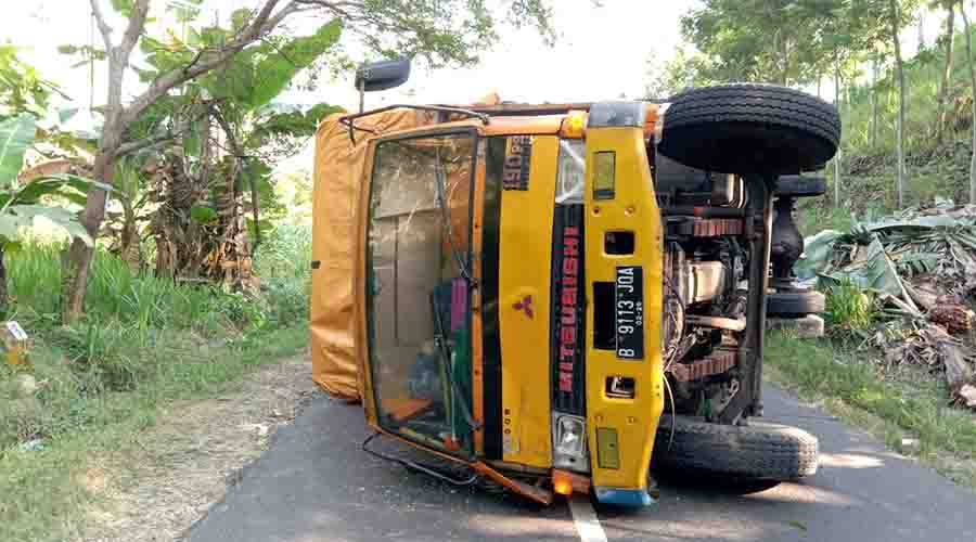 Begini Kronologi Truk Terguling di Jalan Purwodadi-Pati Grobogan