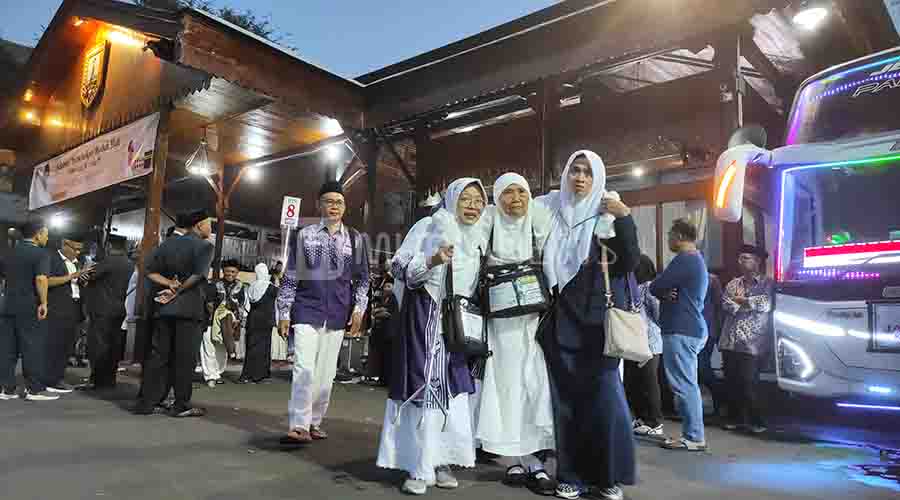 Jemaah Haji Kudus Kloter 70 Berangkat, Pj Bupati Titip Pesan Ini