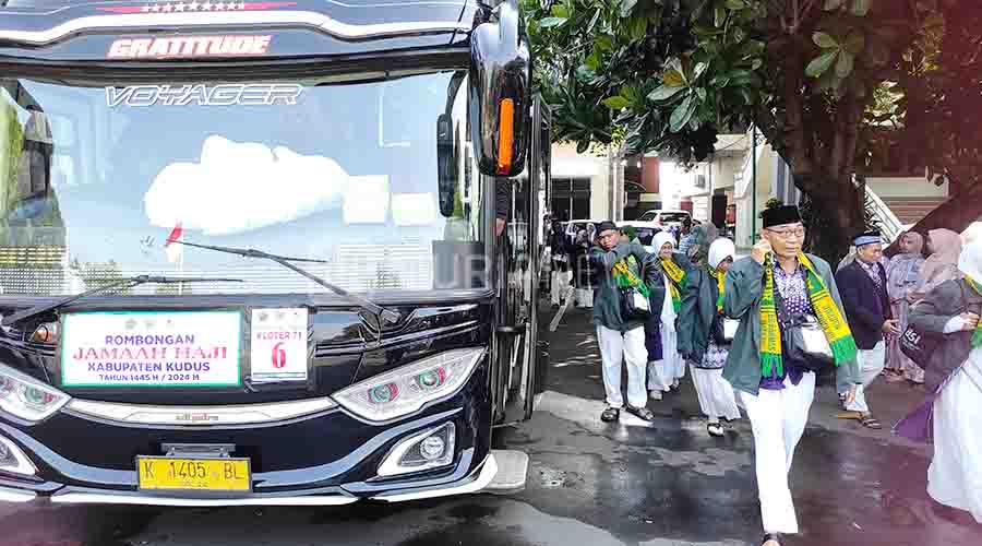 Berangkatkan Kloter 71 Jemaah Haji Kudus, Pj Bupati: Jaga Fisik