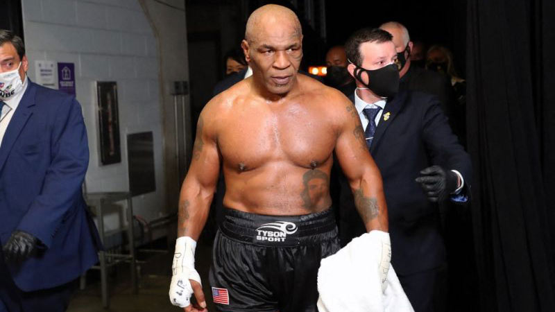 Mike Tyson Berisiko Tidak Bisa Duel vs Jake Paul