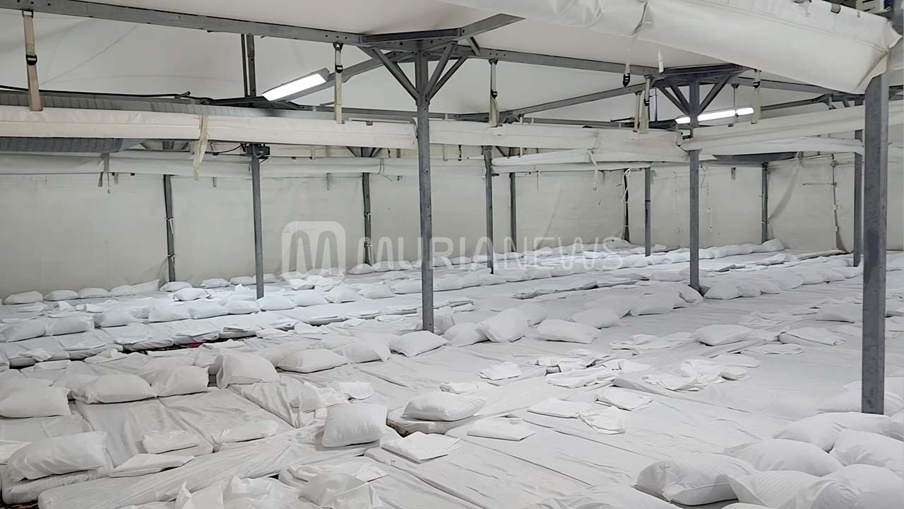 Bagian dalam tenda maktab di Mina tidak selega dan tidak sedingin tenda di Arafah. (Murianews/Deka Hendratmanto)