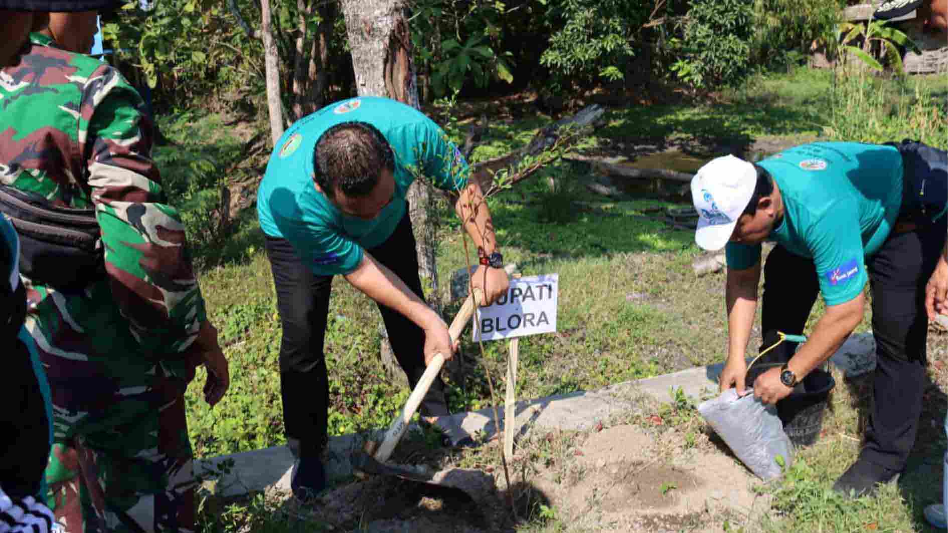 Peringatan HLH Sedunia di Blora Diwarnai Aksi Penanaman Pohon