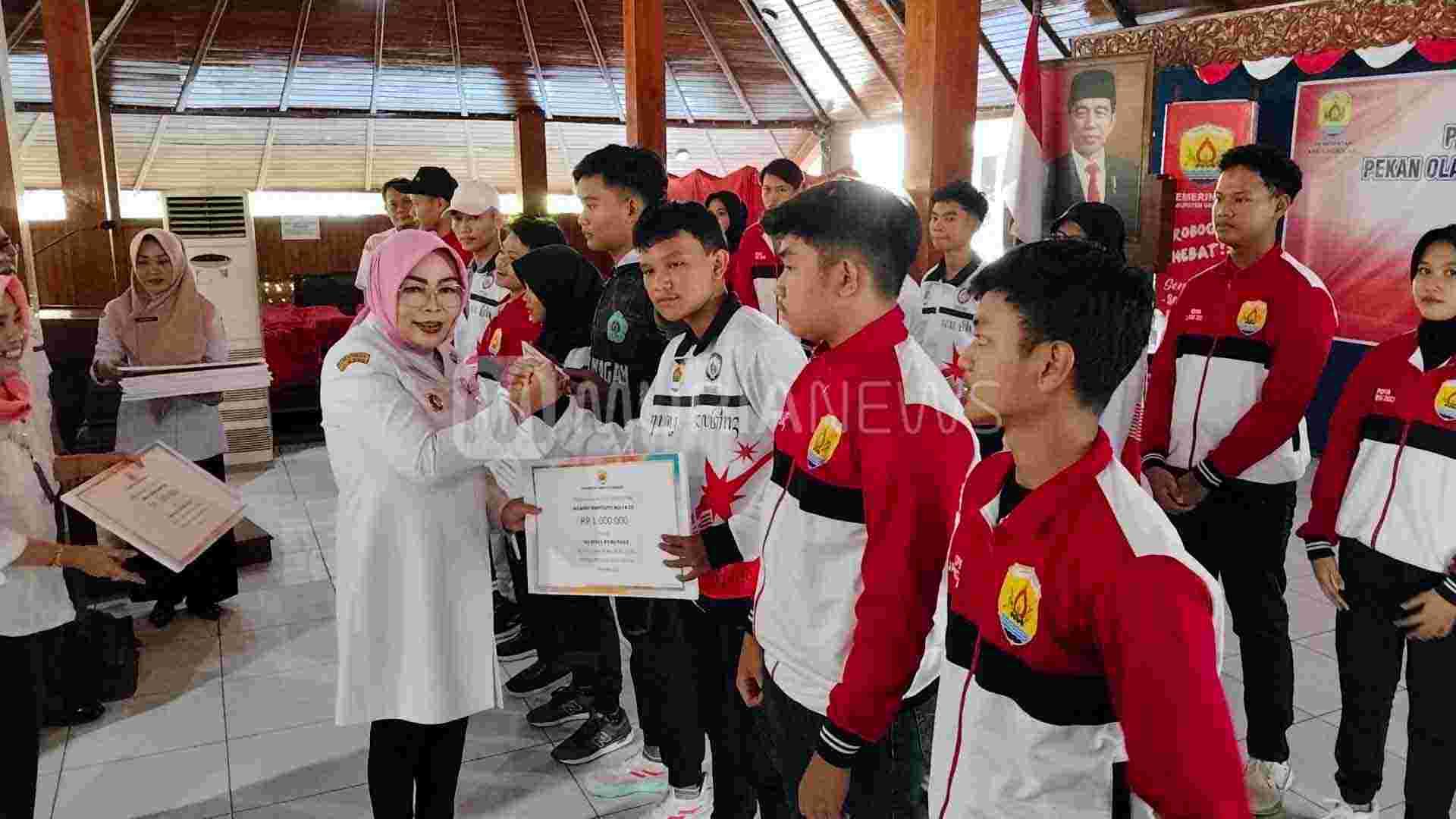 Bonus Atlet Grobogan Peraih Medali Popda Jateng 2023 Diserahkan