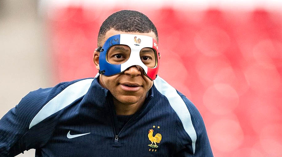 Topeng Mbappe Motif Bendera Prancis Tak Bisa Digunakan