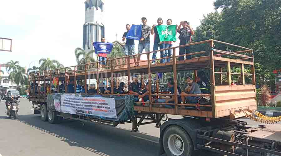 Sopir Truk Pati, Tak Punya Pangkalan Truk Terpaksa Parkir Liar