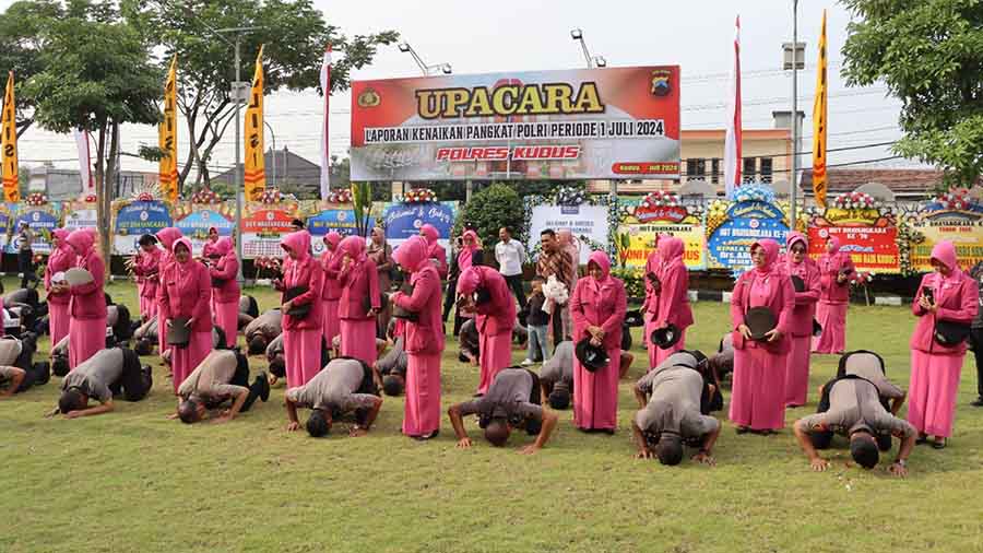 44 Anggota Polres Kudus Naik Pangkat