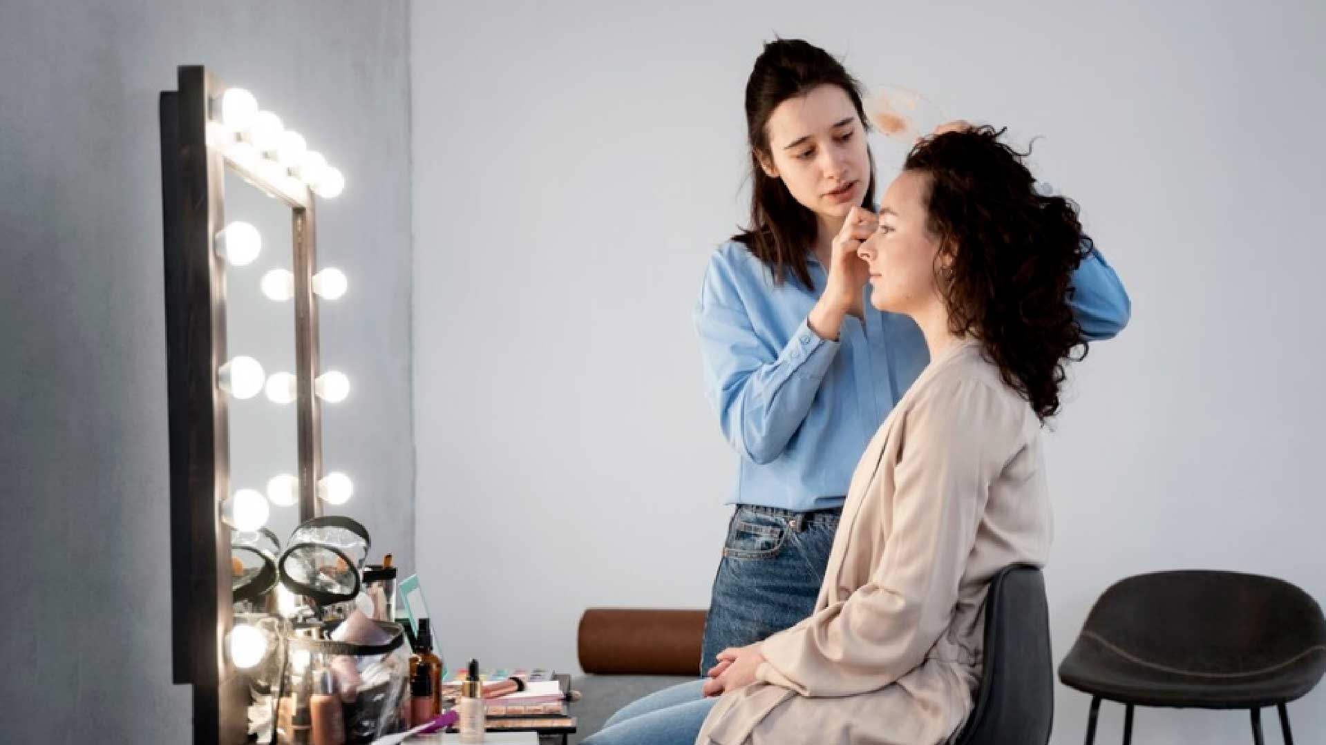 Pelaung Usaha Make Up Artist di Kudus Dinilai Menjanjikan