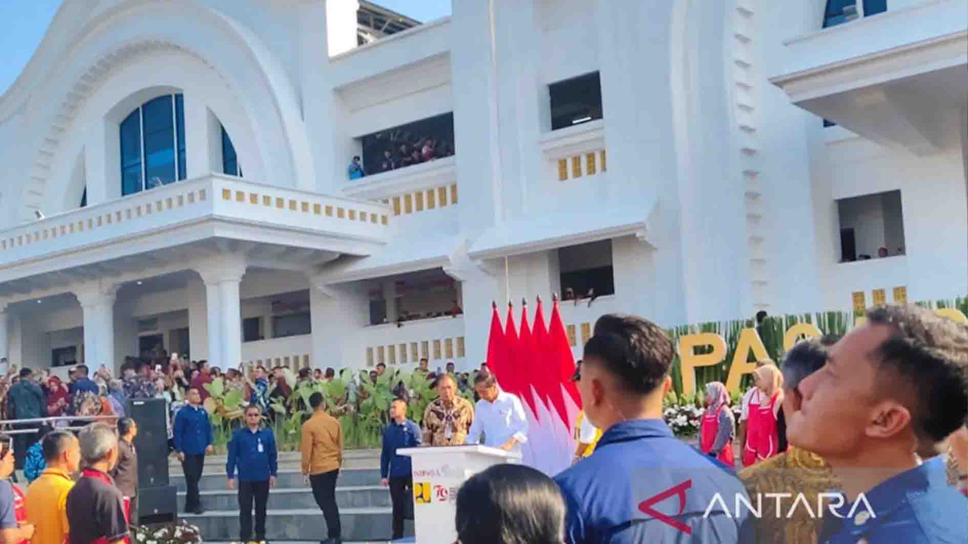 Resmikan Pasar Jongke Solo, Jokowi: Mal saja kalah