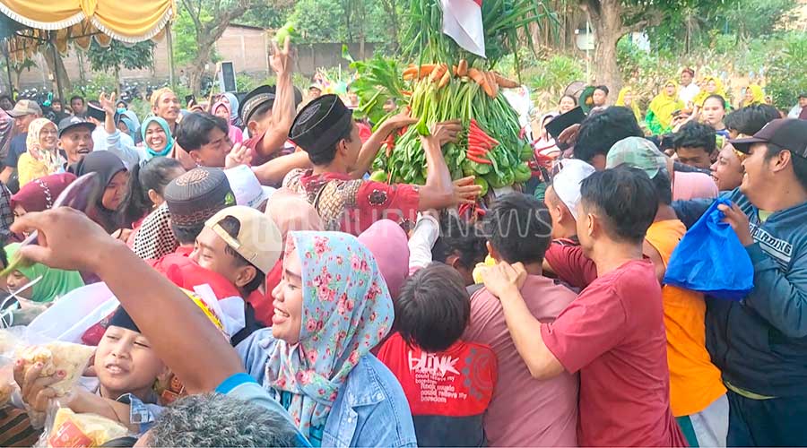 800 Orang Serbu Gunungan Kirab Mbah Madya Prambatan Lor Kudus