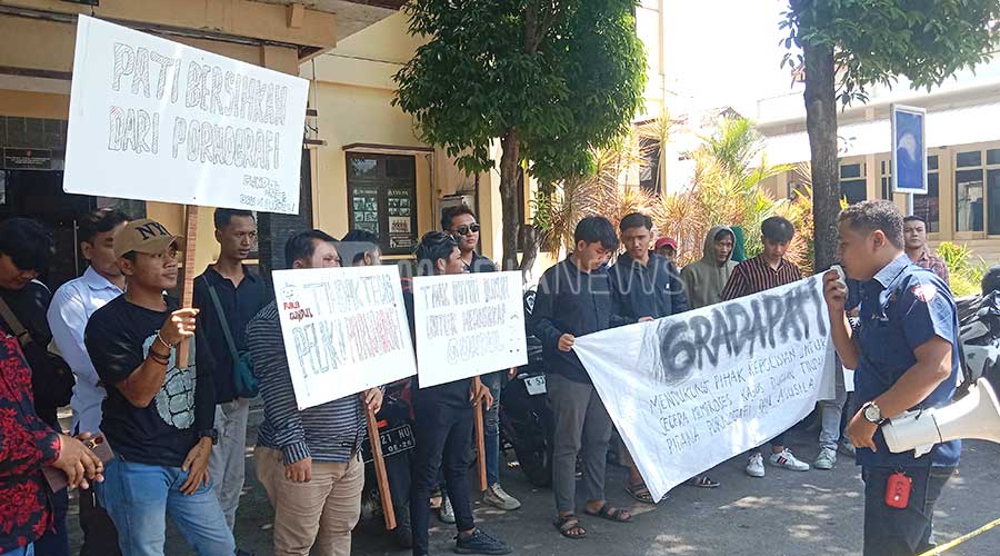 Aksi Demo di Polresta Pati, Dukung Polisi Usut Kasus Pornoaksi