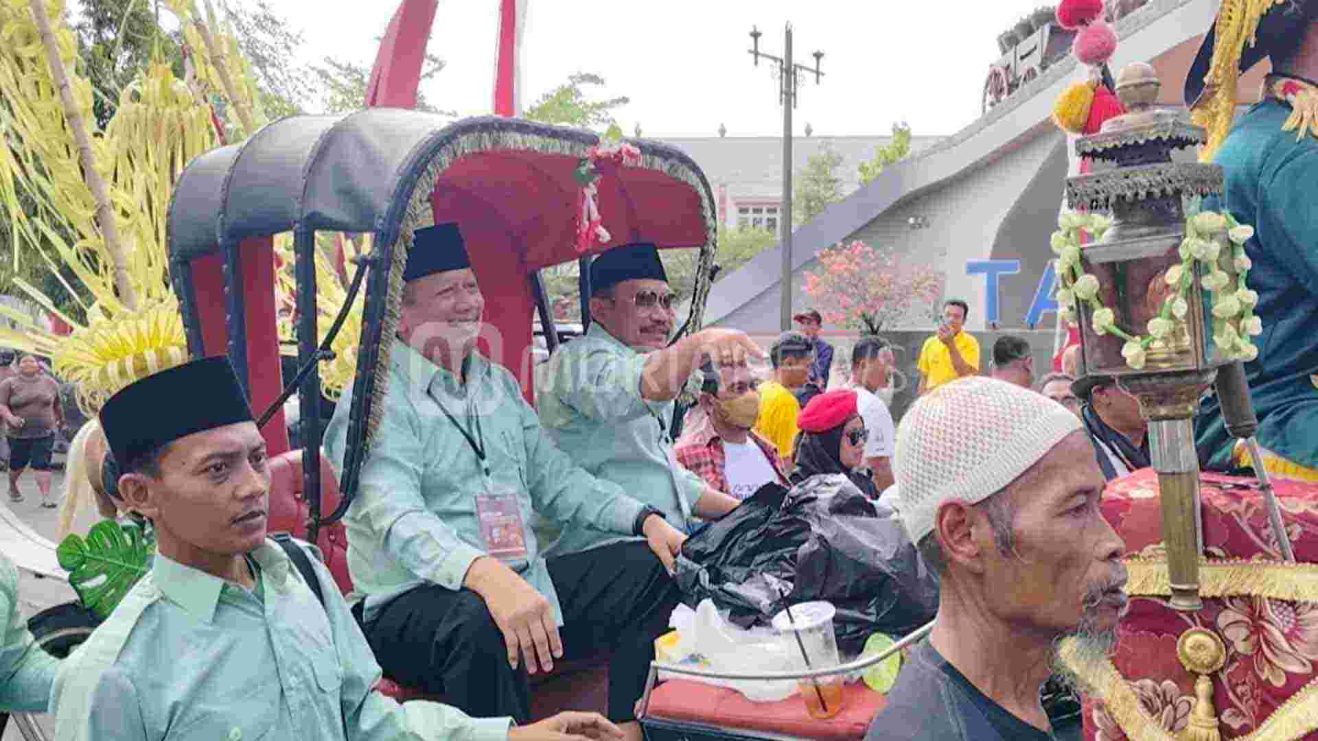 Naik Andong Hias, Bambang-Catur Daftar ke KPU Grobogan