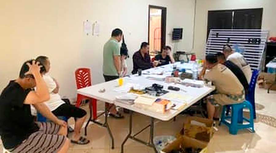 Polisi Gerebek Sindikat Scamming di Surabaya, 10 WNA Ditangkap