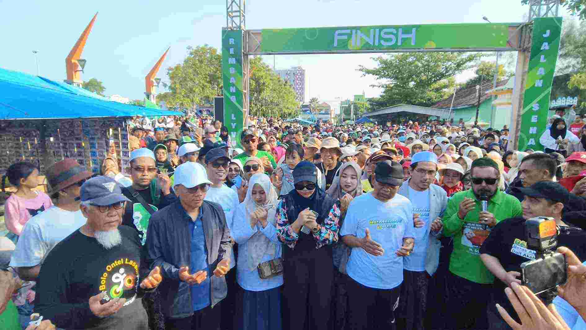Membludak! 10 Ribu Warga Rembang Antusias Ikut Jalan Sehat Bareng LYVU