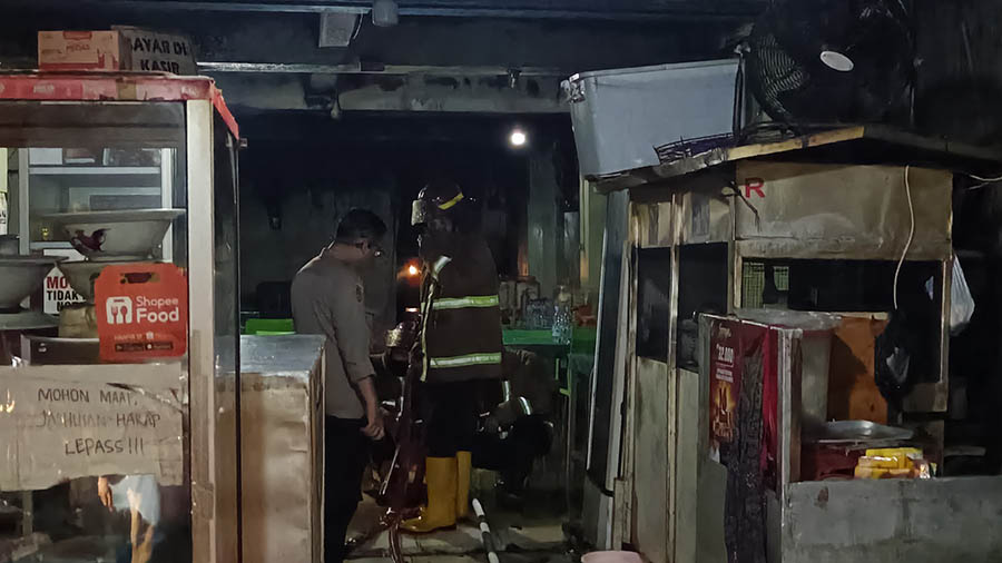 Kebakaran Rumah Makan Belakang Ramayana Kudus Diduga Karena Ini