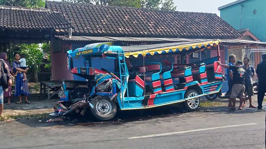 Odong-Odong vs Truk di Klaten, 5 Orang Dilarikan ke Rumah Sakit