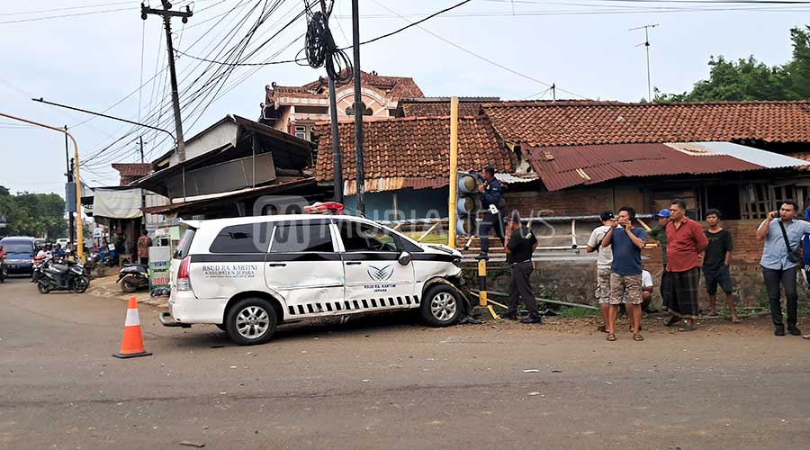 Ambulans Bawa Jenazah di Mantingan Jepara Ditabrak Truk Tangki
