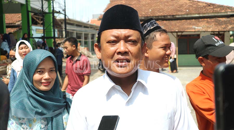 Calon Wakil Bupati Kudus Mawahib Nyekar Sebelum Nyoblos