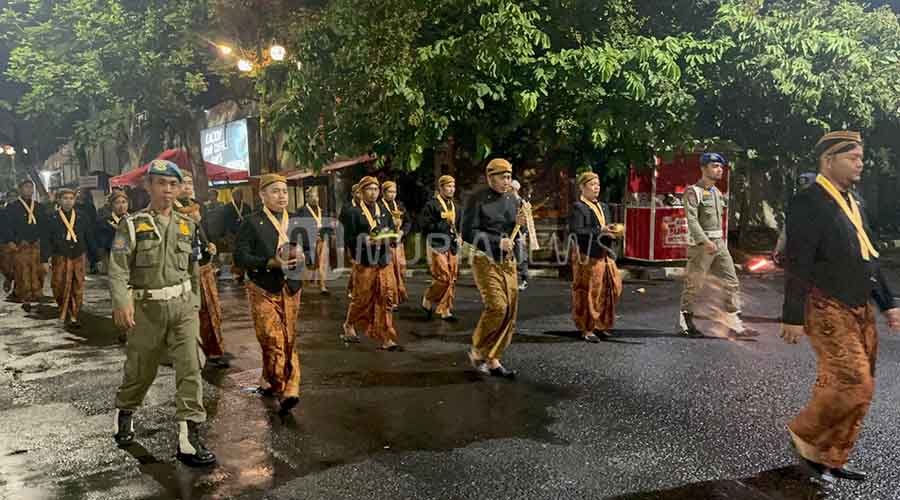 Sempat Diguyur Hujan, Prosesi Kirab Pusaka Kiai Bismo Berjalan Khidmat