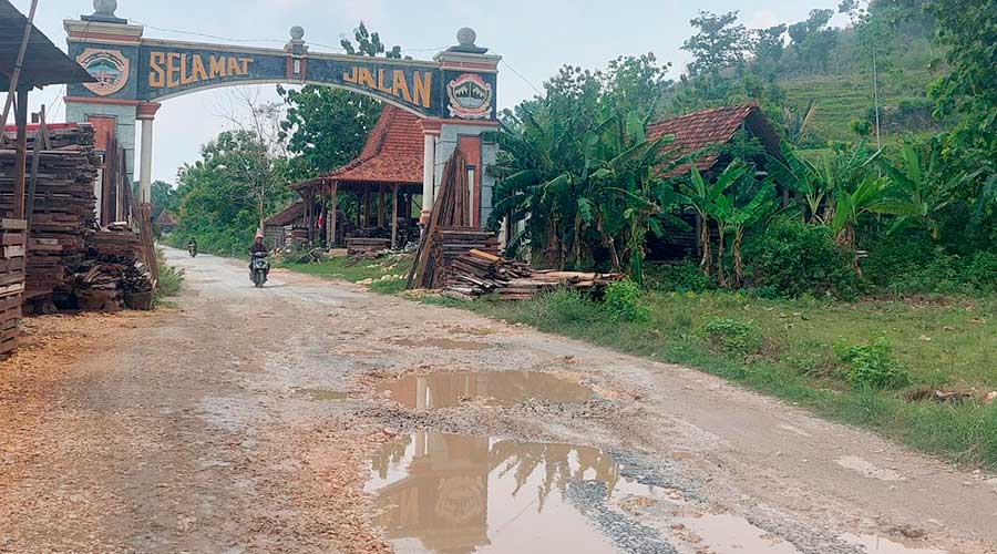 Sepanjang 250 Kilometer Jalan Kabupaten Pati Rusak