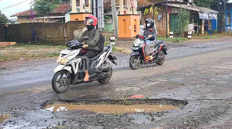 Rusak Parah, Jalan Jepara-Kelet Berbahaya