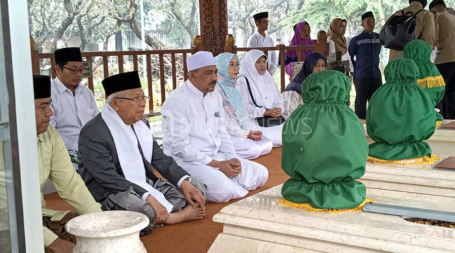 KH Ma’ruf Amin Ziarah di Makam Habib Ja’far Al Kaff Kudus