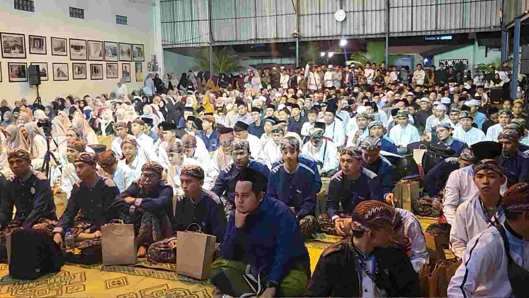 Ribuan Orang Saksikan Parade Hadrah Tasis Masjid Menara Kudus ke-490