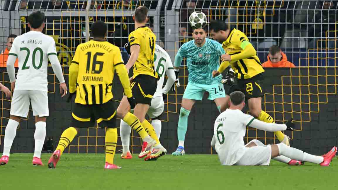 Dihadang VAR dan Tiang Gawang, Dortmund Tetap Melaju ke 16 Besar
