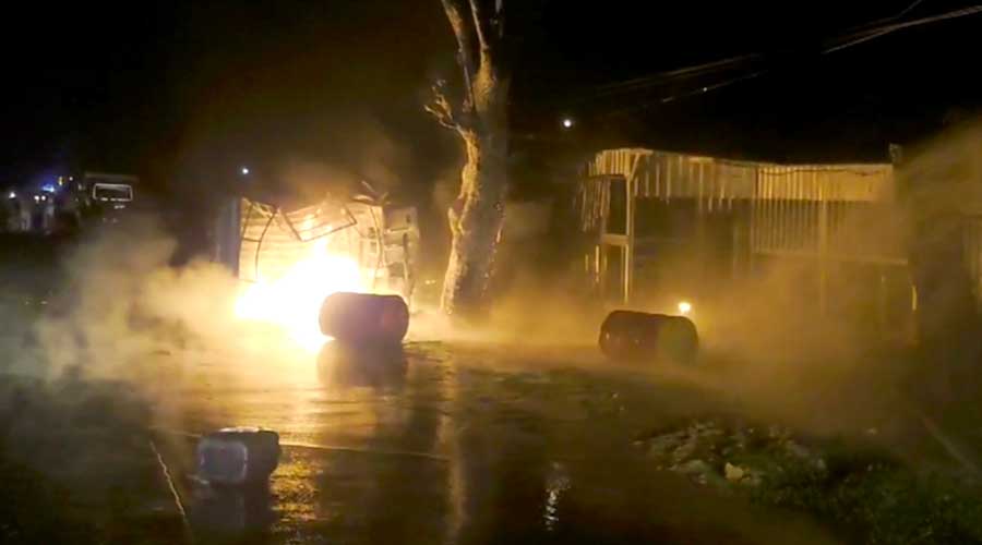 Dua Warga Blora Kecelakaan di Grobogan, Mobil Terbakar Hebat